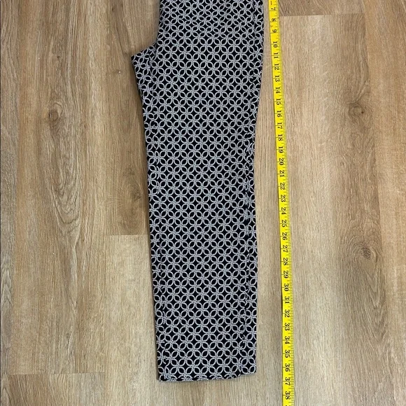 Premise Stylish Black and White Women's stretch cropped Pants - Picture 6 of 9